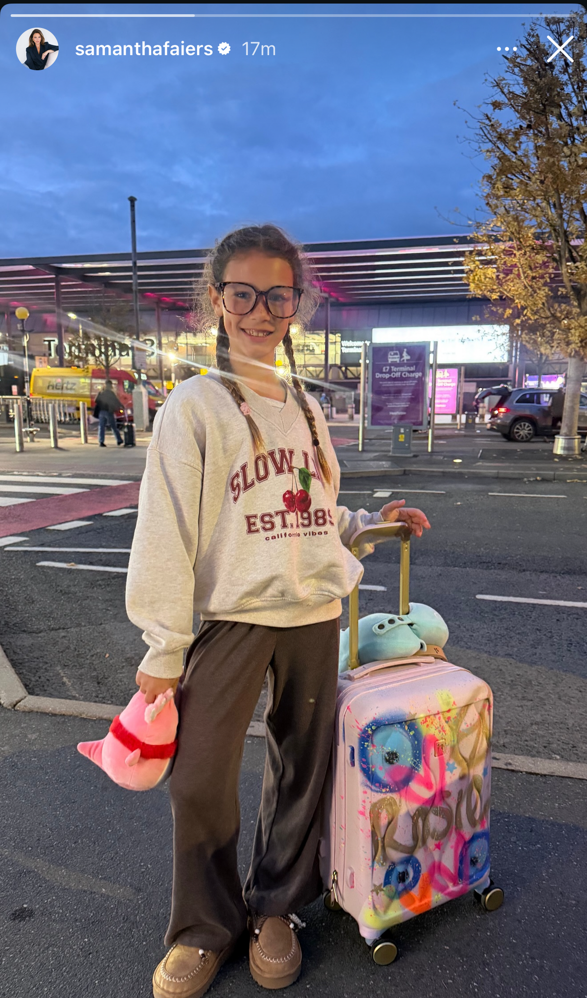Baby pink graffiti hand luggage 🩷✨
