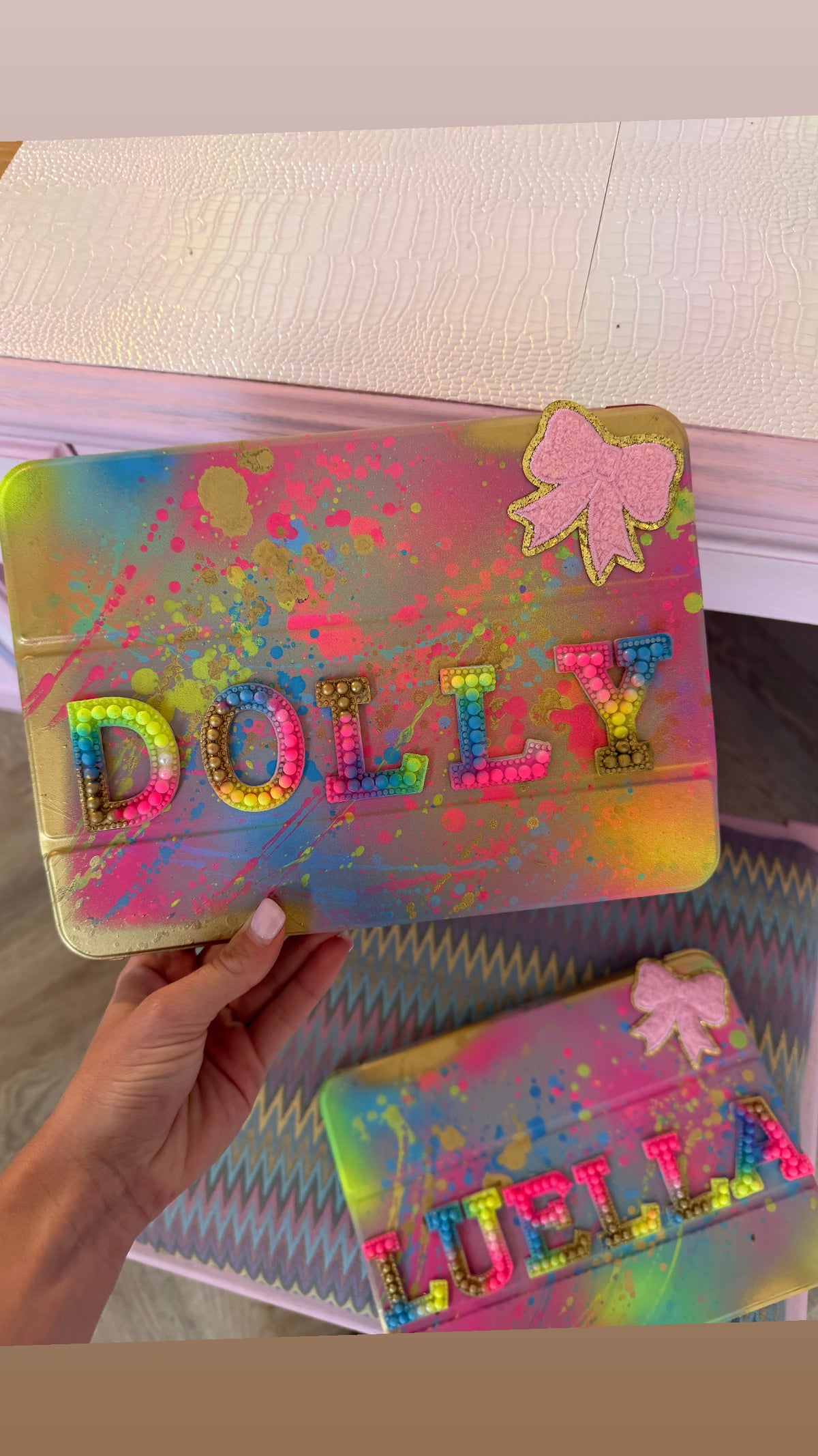 iPad cases 🌈 ( max 6 letters )