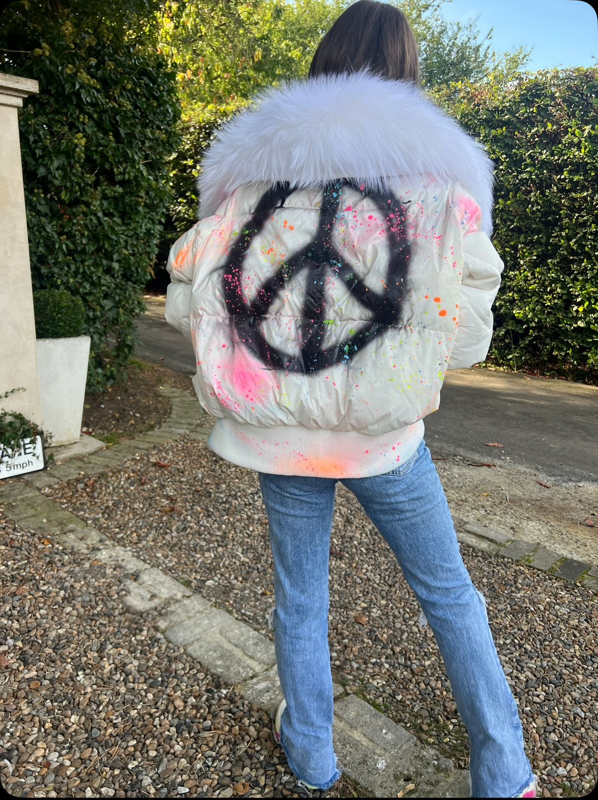 Spray painted puffer coat with real fur 🤍