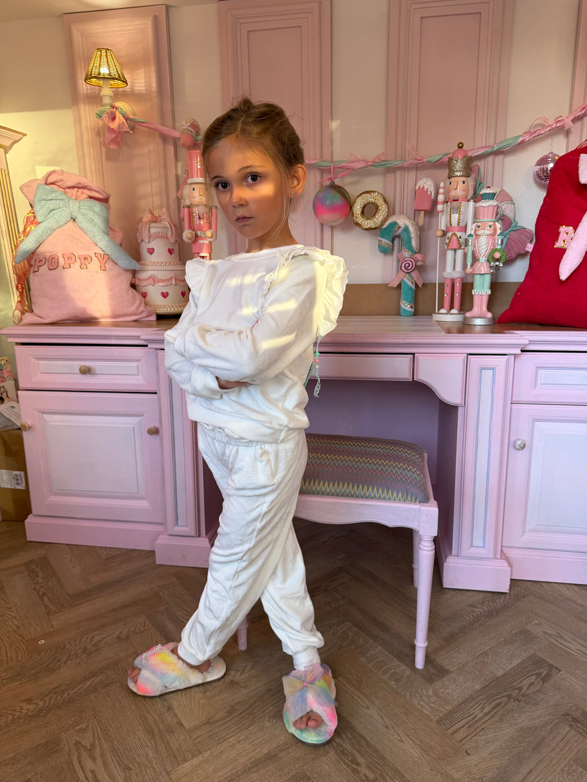 Children’s beaded Velour lounge wear 🩷 - ( MAX 6 letters )