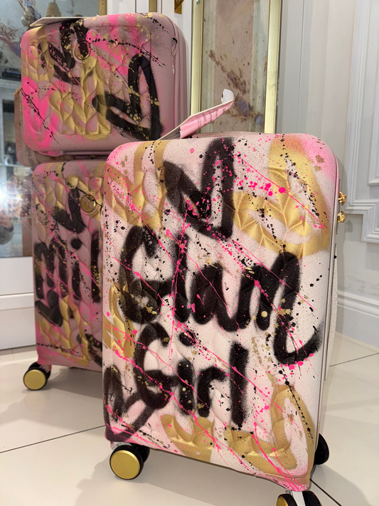 Black & Gold suitcase 🖤✨