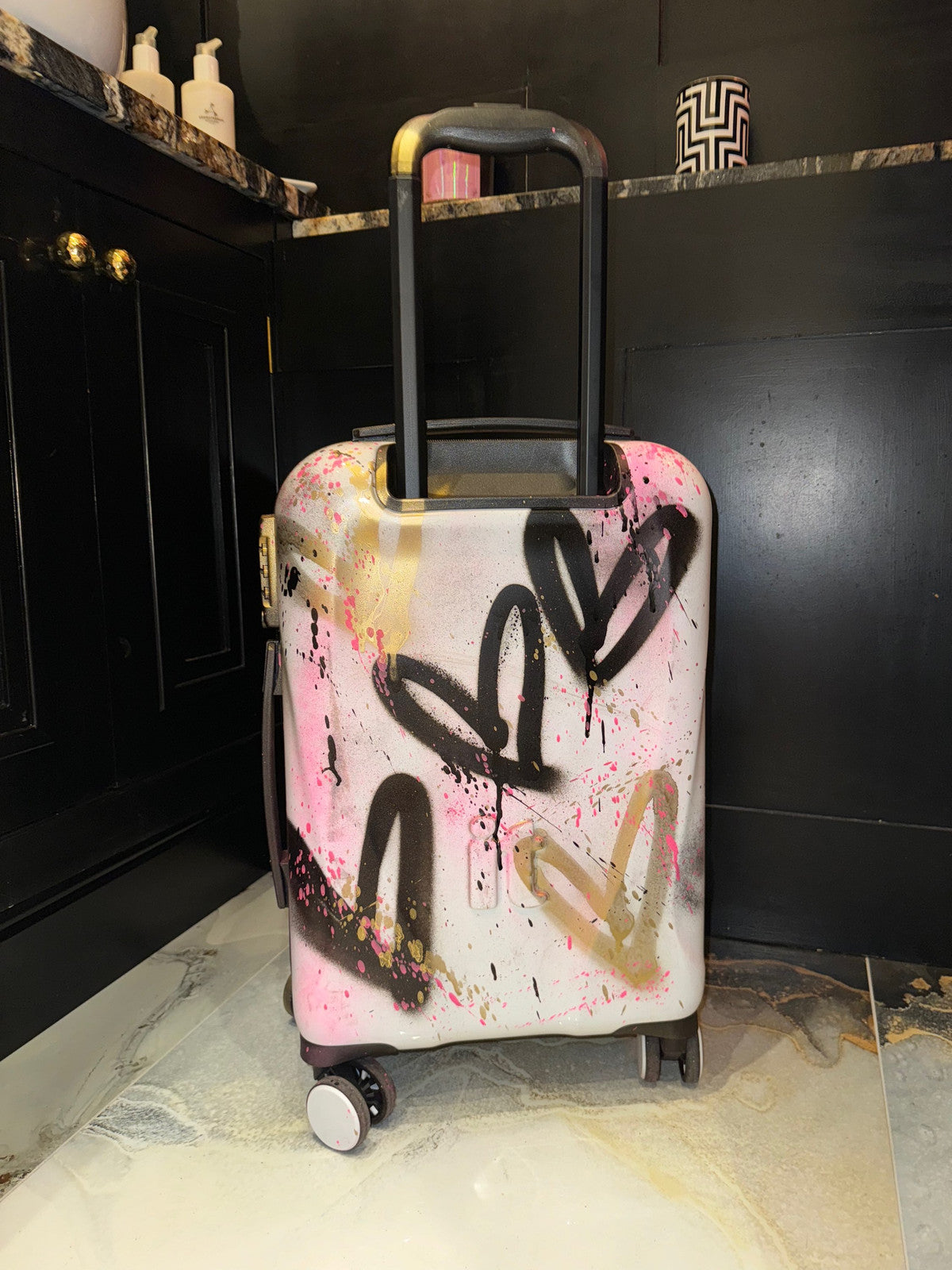 Large Black & white spray painted suitcase π€