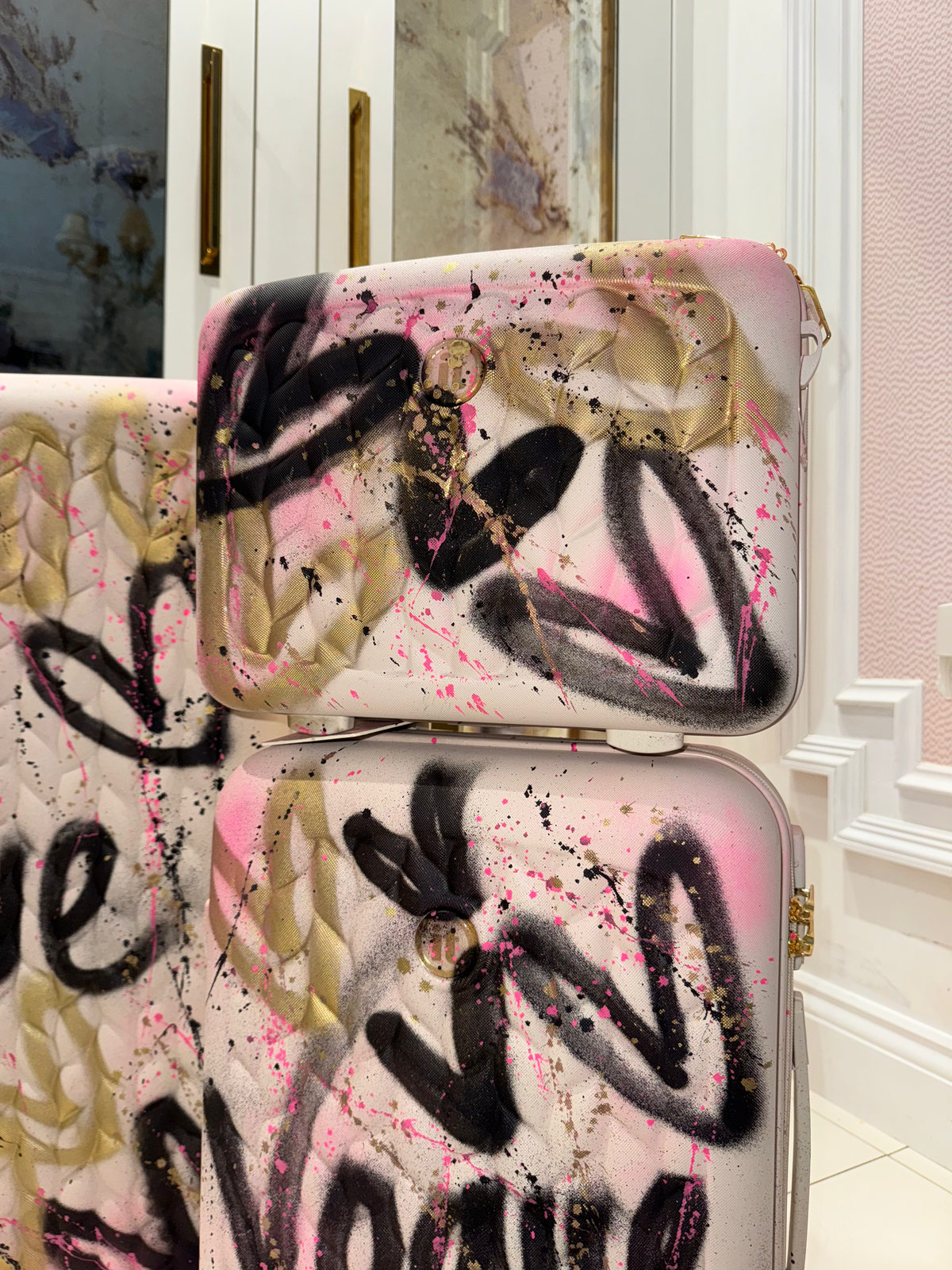 Set of 3 spray painted suitcase set π€π