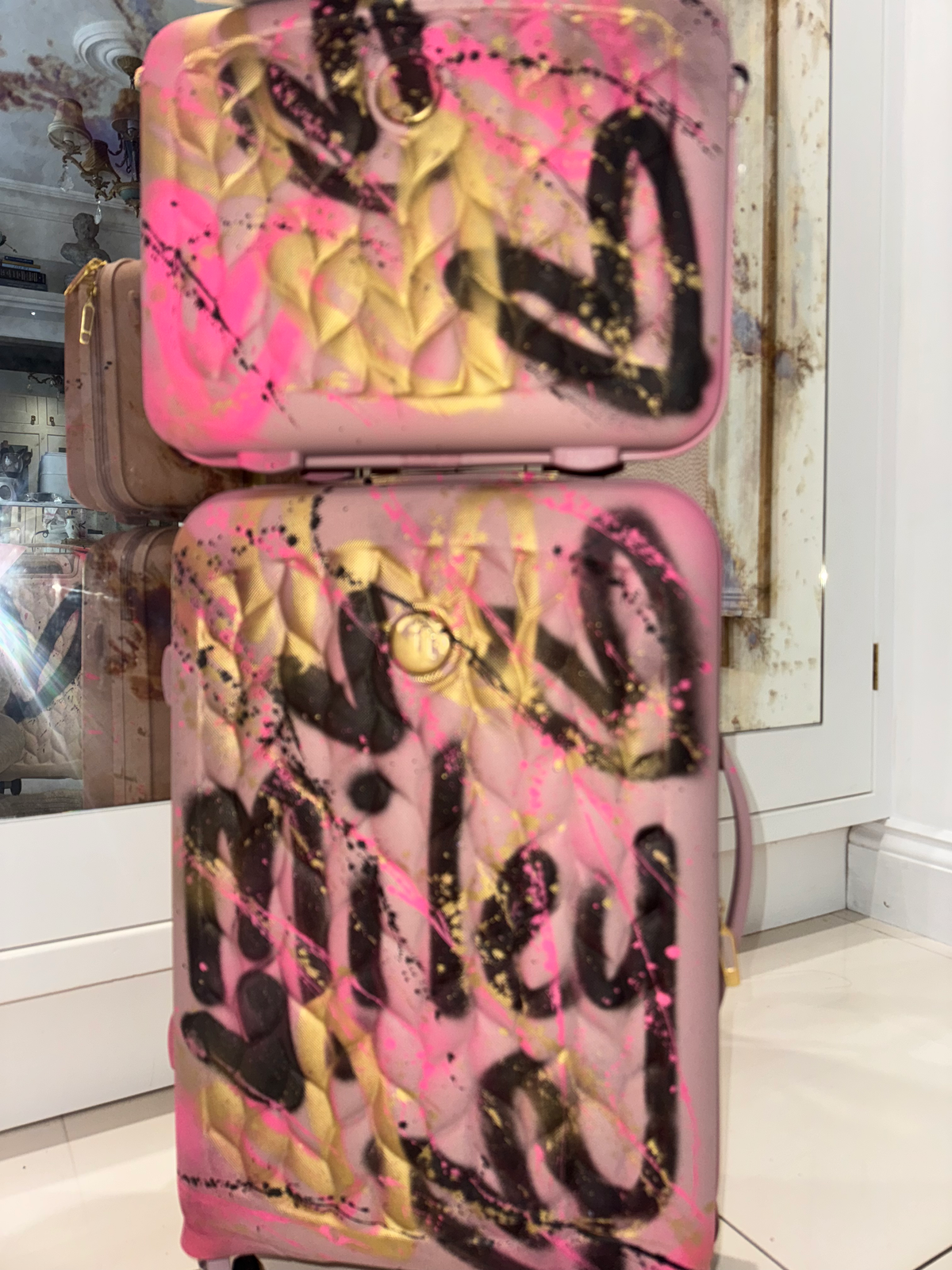 Pink suitcase & vanity 💘