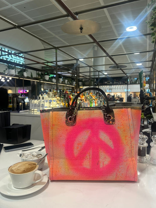 Spray me love tote bags ๐๐
