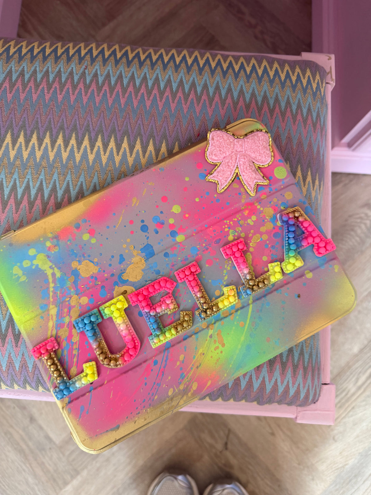 iPad cases 🌈 ( max 6 letters )