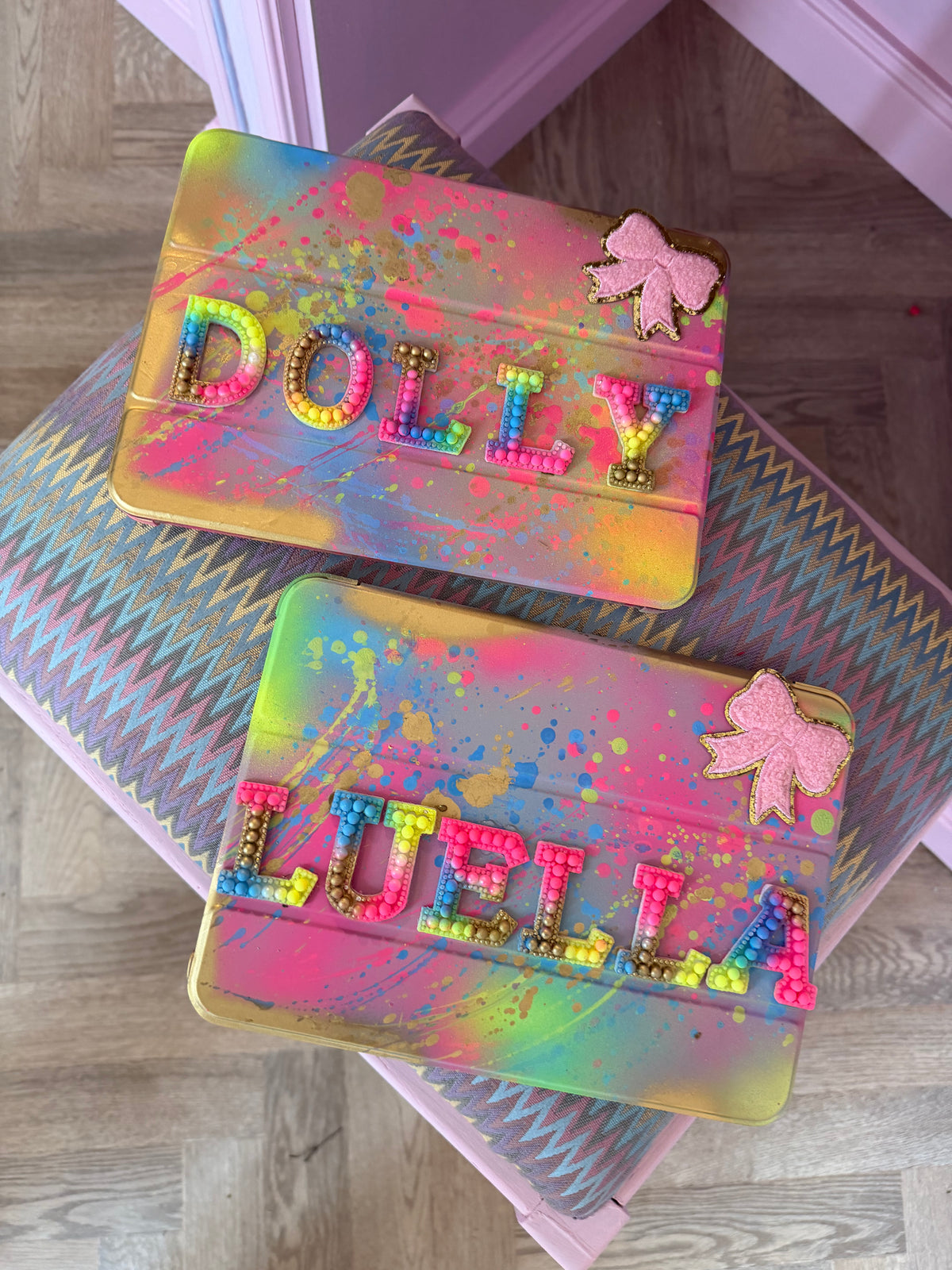 iPad cases 🌈 ( max 6 letters )