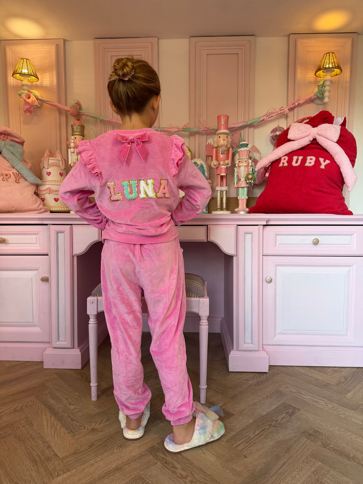 Hot pink Velour loungewear 🩷 - ( MAX 6 letters )
