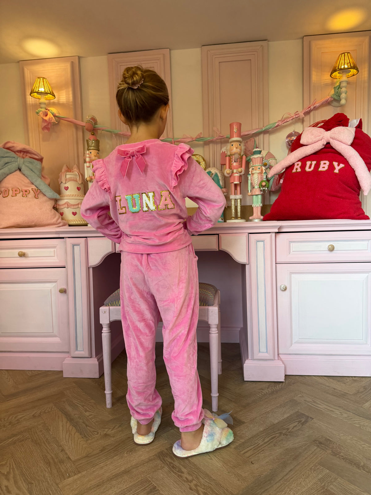 Hot pink Velour loungewear 🩷 - ( MAX 6 letters )