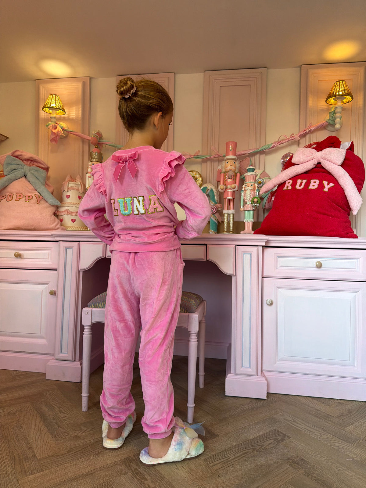 Hot pink Velour loungewear 🩷 - ( MAX 6 letters )