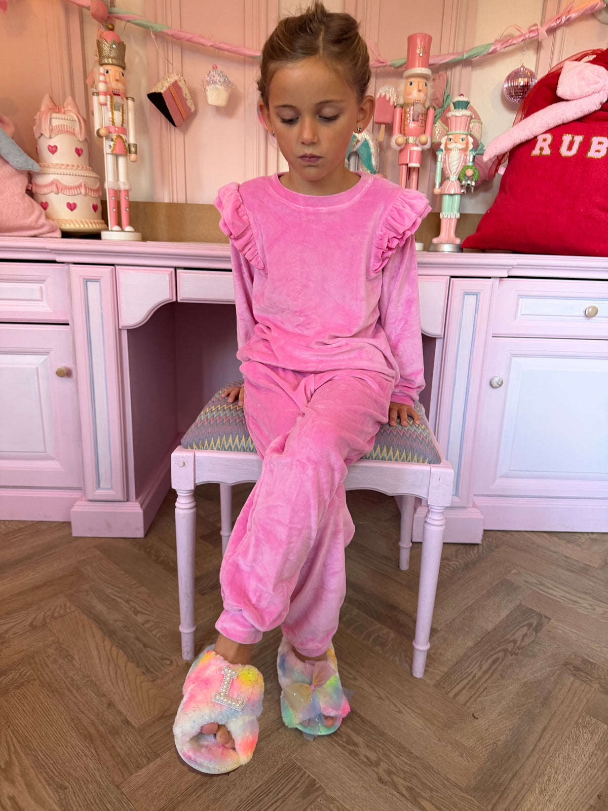 Hot pink Velour loungewear 🩷 - ( MAX 6 letters )