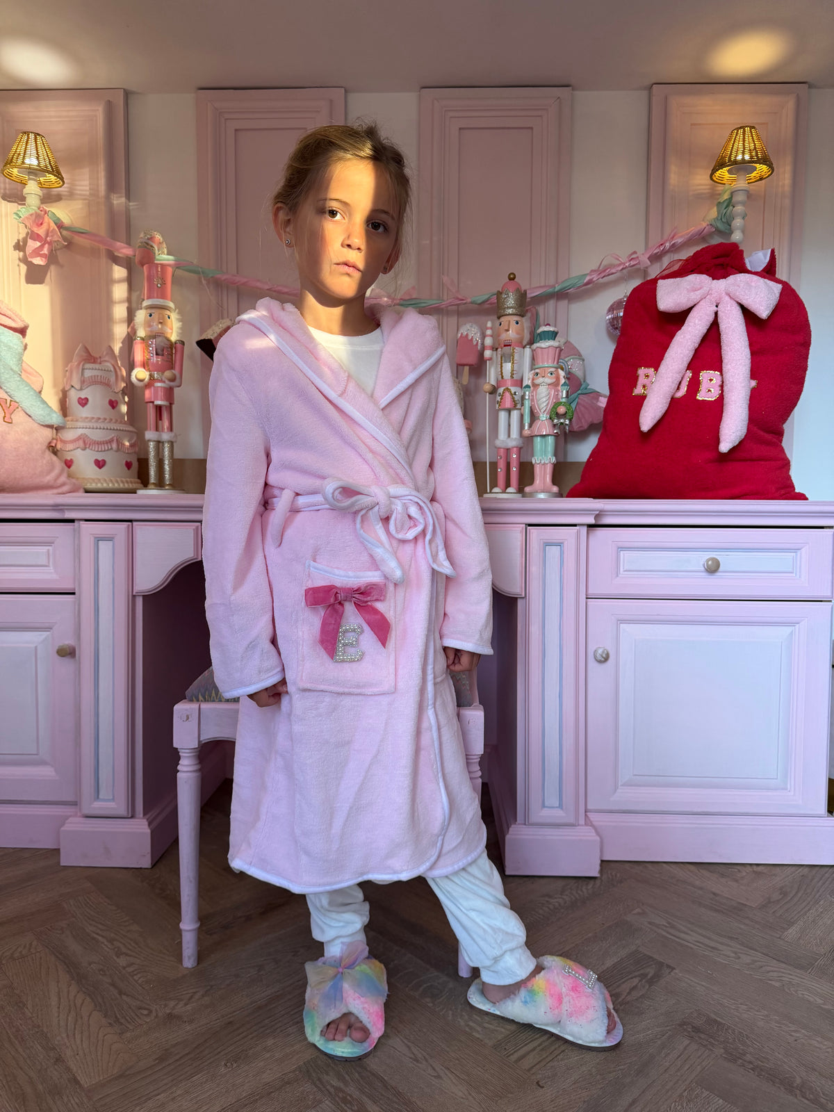 Baby pink Dressing gown 🩷🤍 ( max 2 letters )