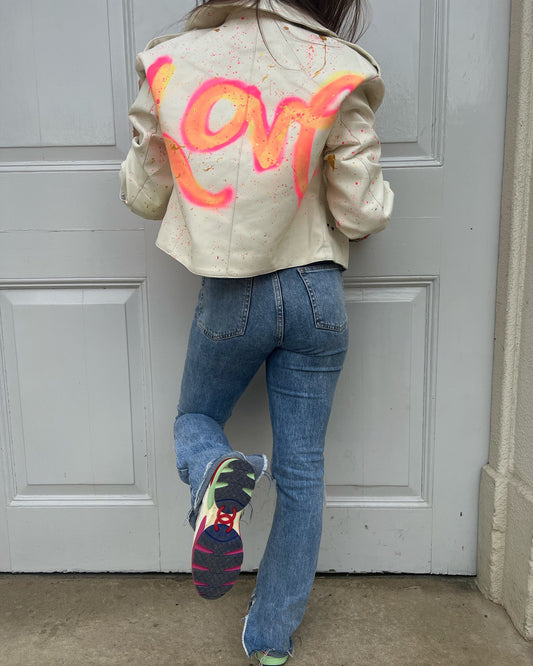 L 💛 V E