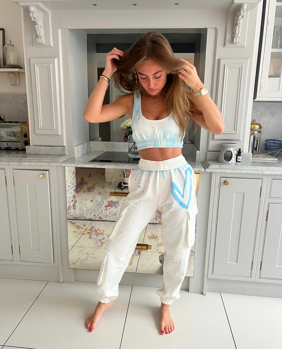 White jogger cropped set 😍💙
