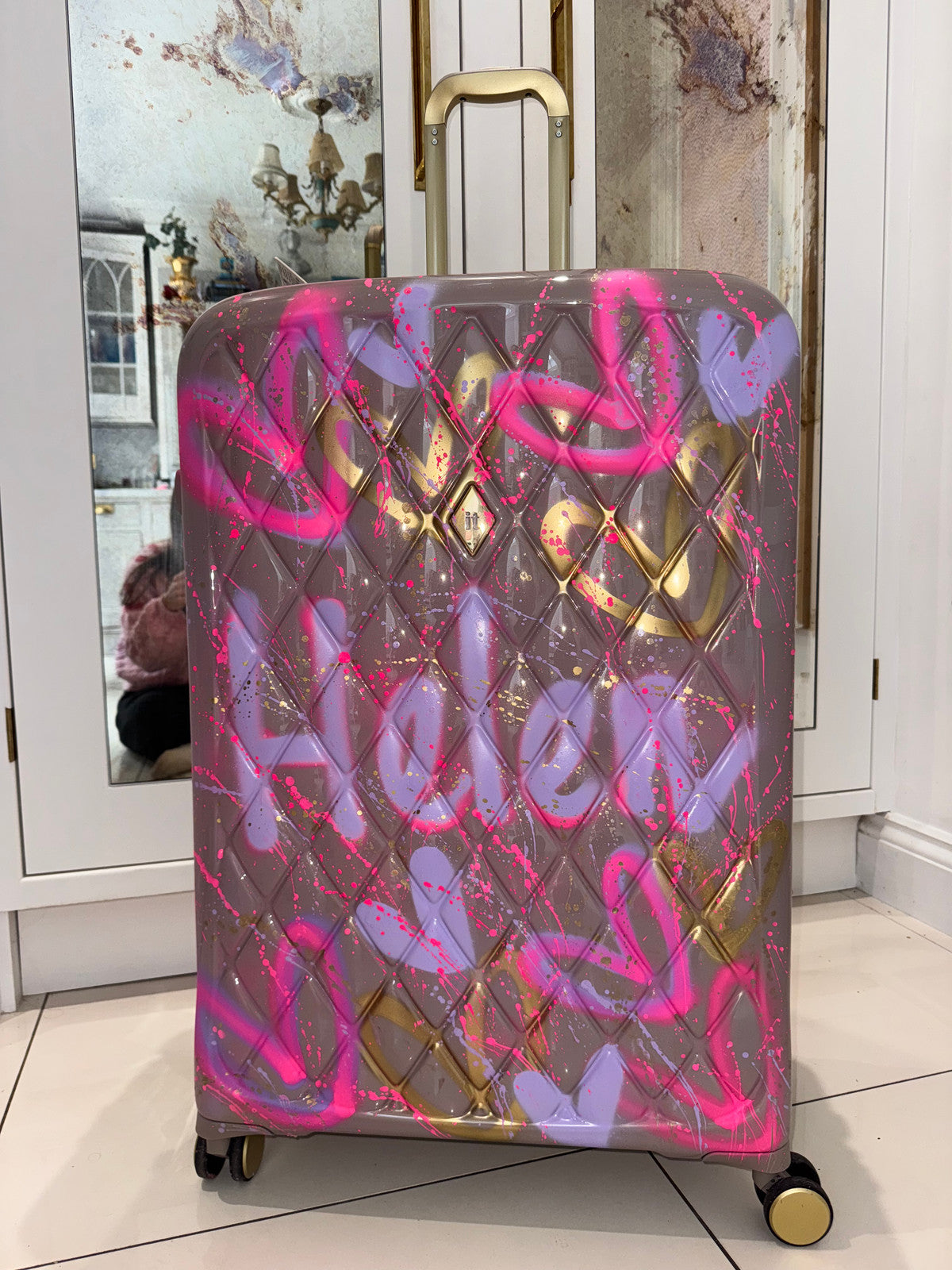 Large suitcase 💗💜✨