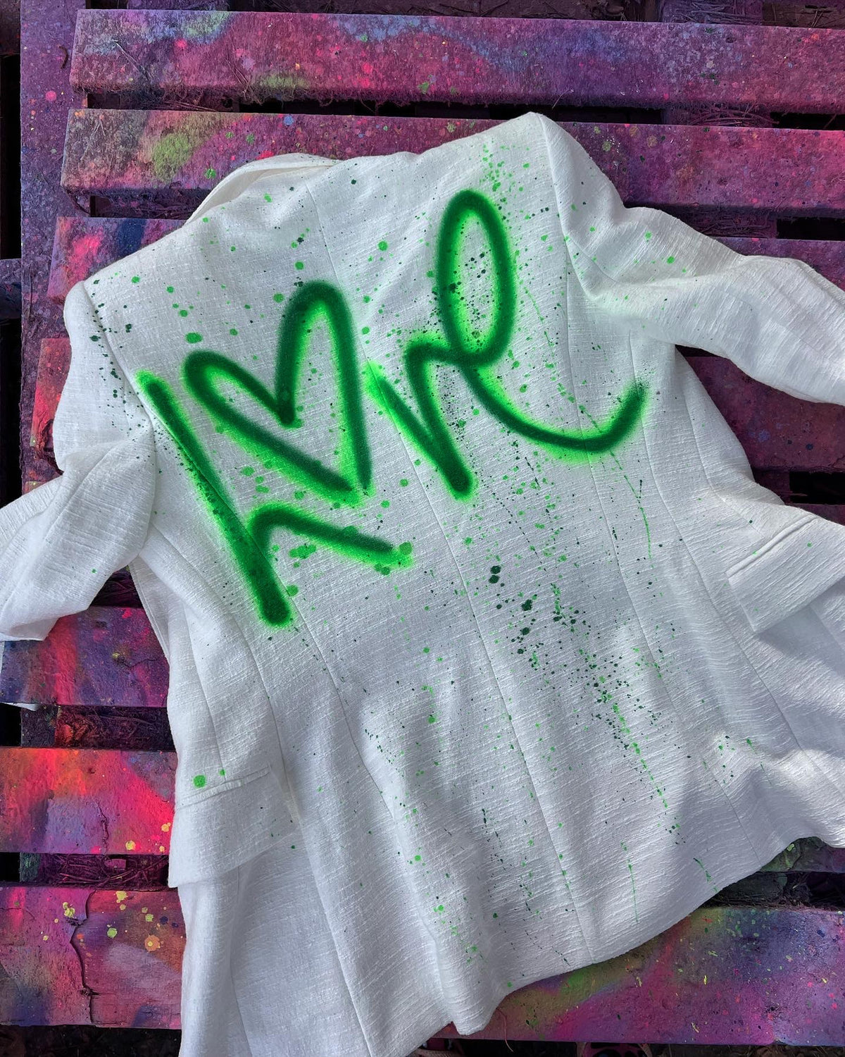 L 💚 V E