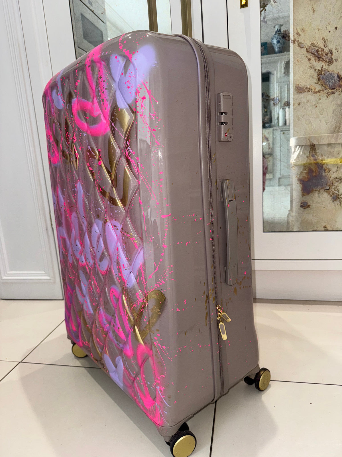 Large suitcase 💗💜✨