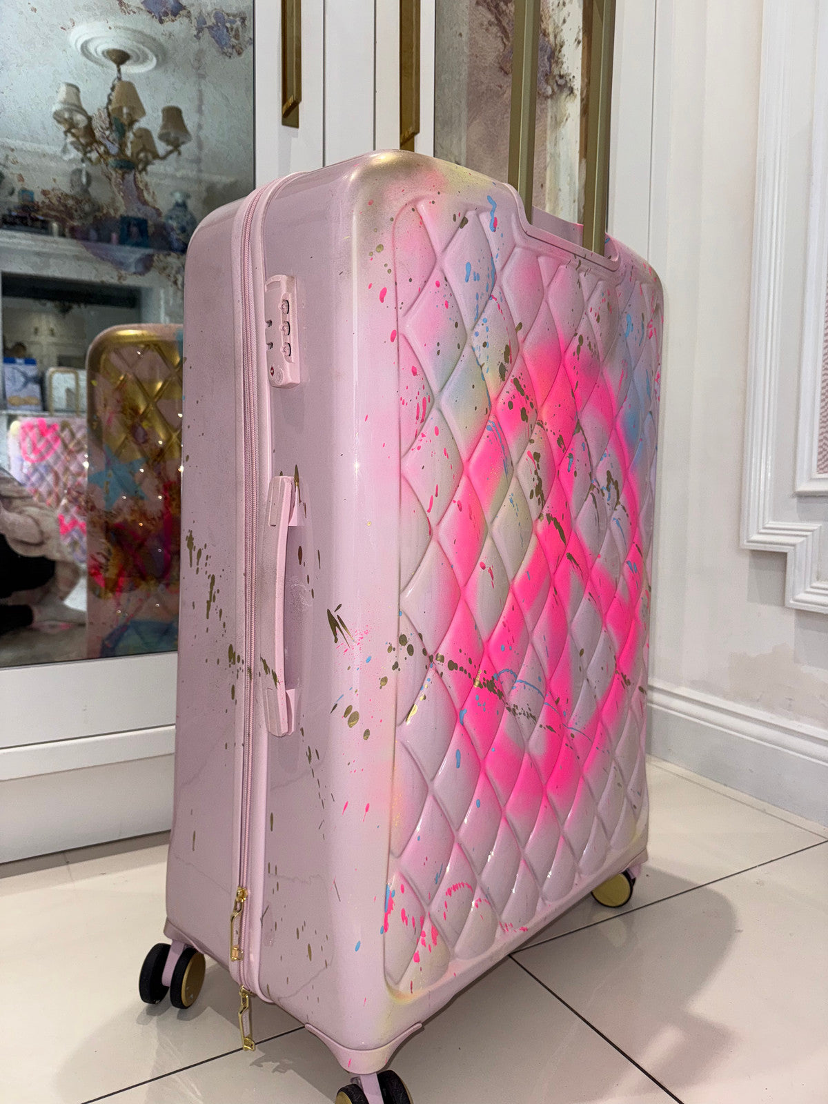 Large Graffiti pink suitcase  💗