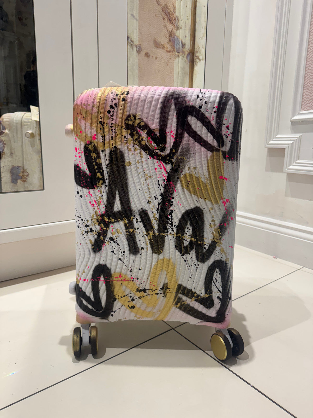 Hand luggage 🖤💗✨✨