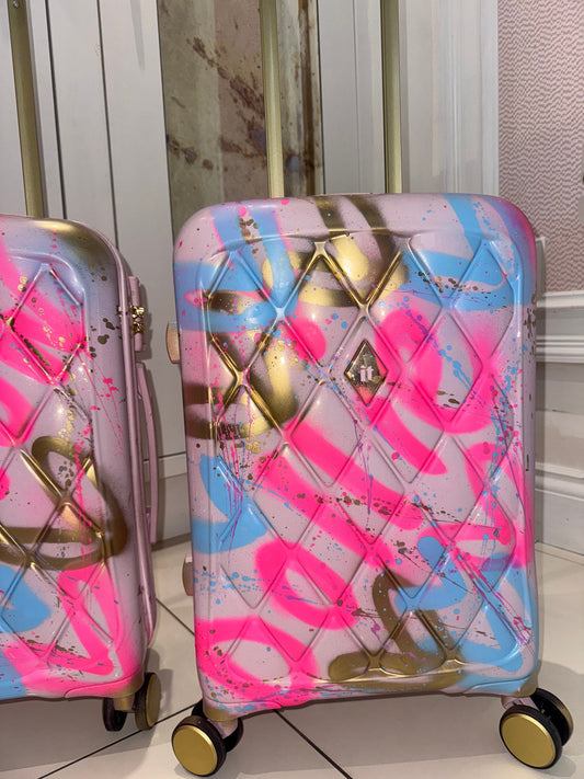 Large suitcase 🩷🩵