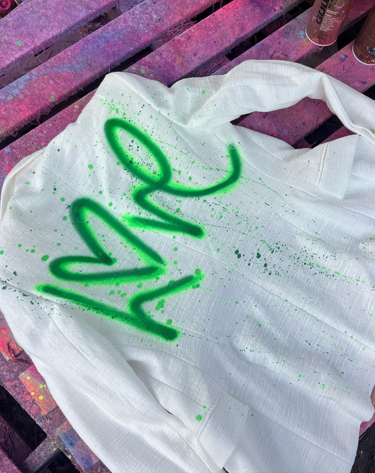 L 💚 V E