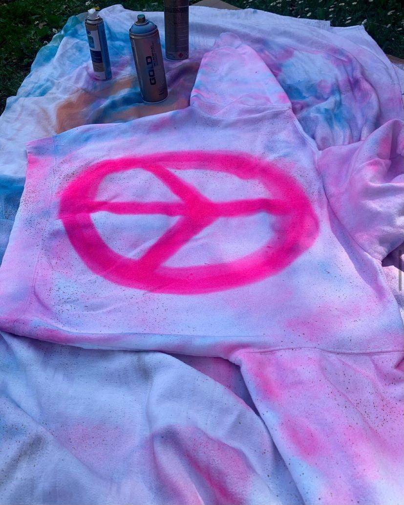 Spray me love Hoodie ☮️