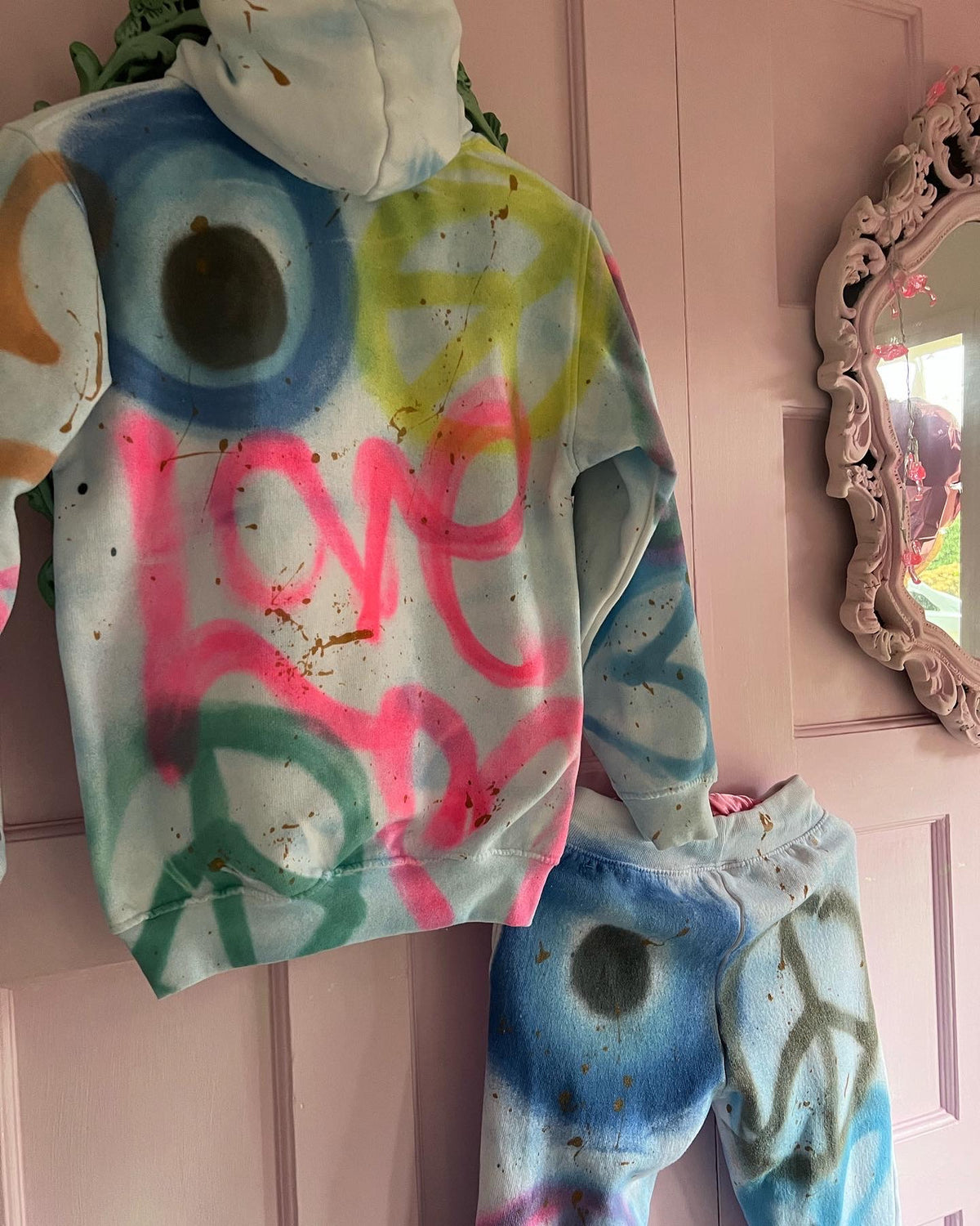Womens Graffiti love💗💙