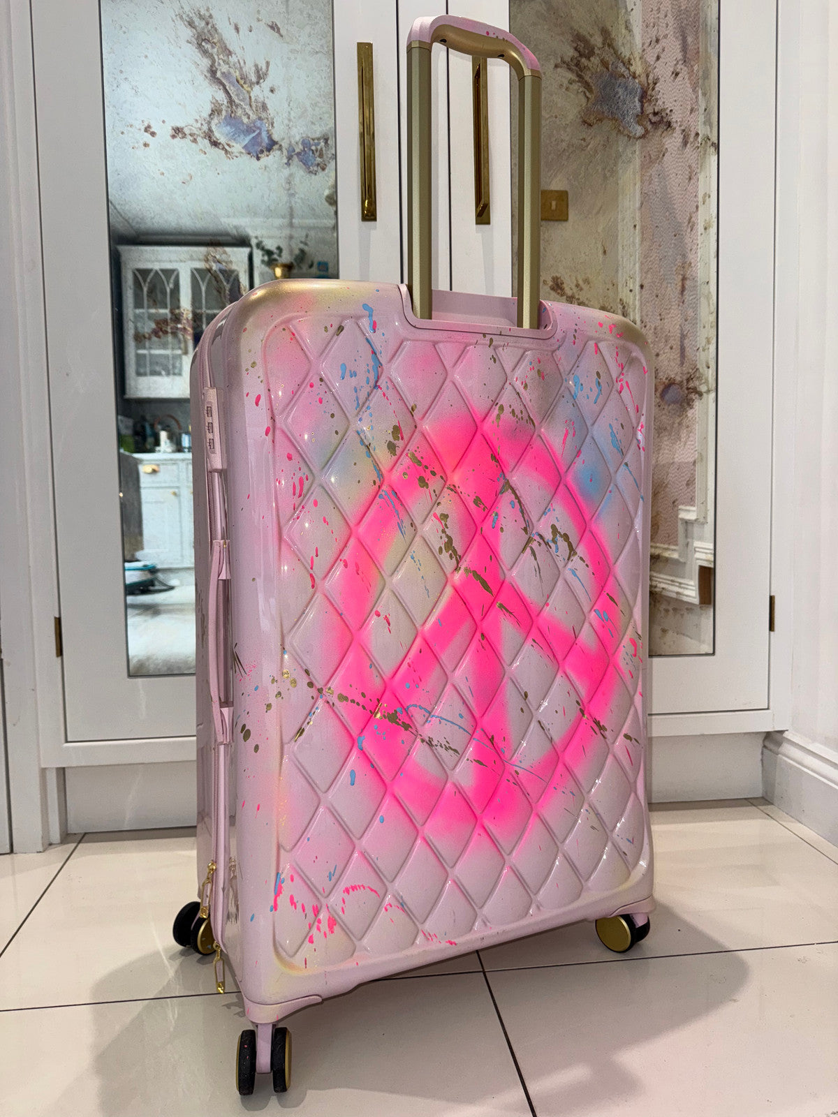 Large Graffiti pink suitcase  💗