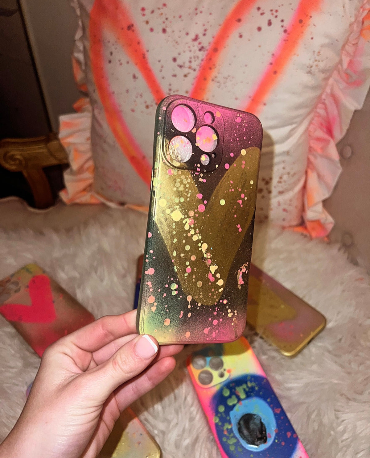 Spray painted Phone cases 🖤💗✨😍🙌🏼