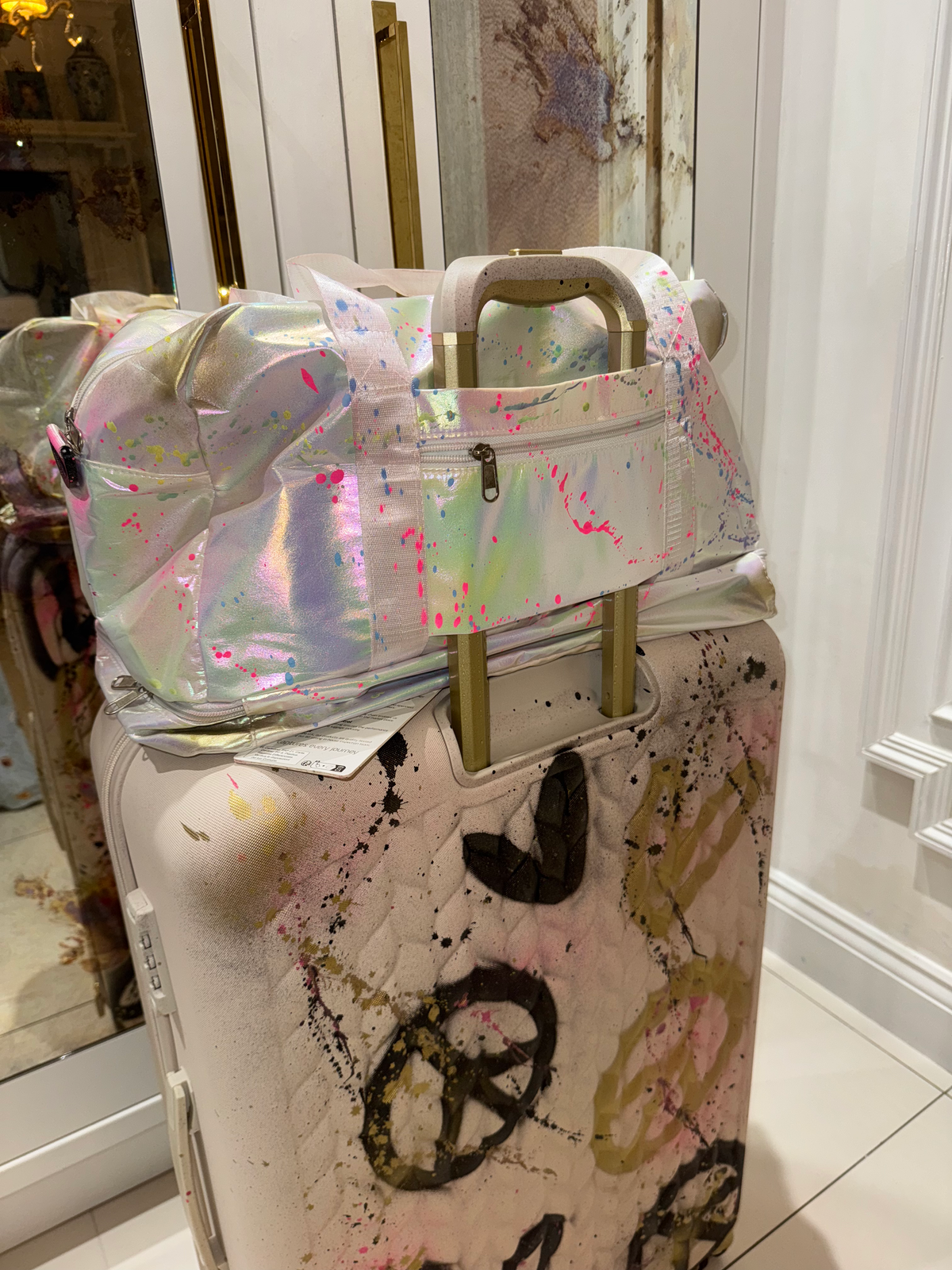 Pearlescent holdalls 🩷 ( 6 letters )