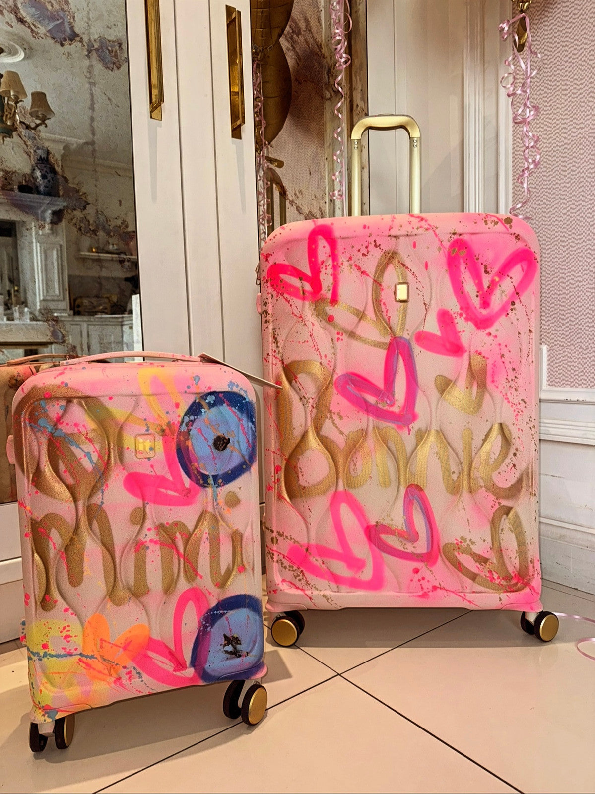 Large cream heart suitcase 💘