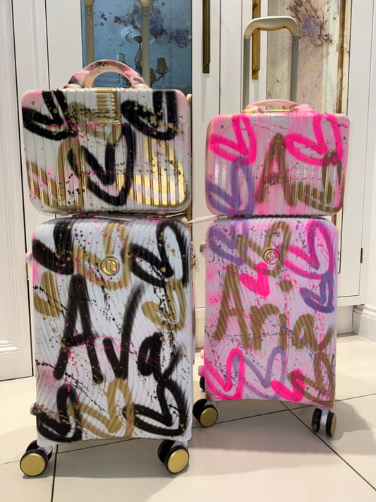 Black & gold hand luggage & vanity 🖤✨