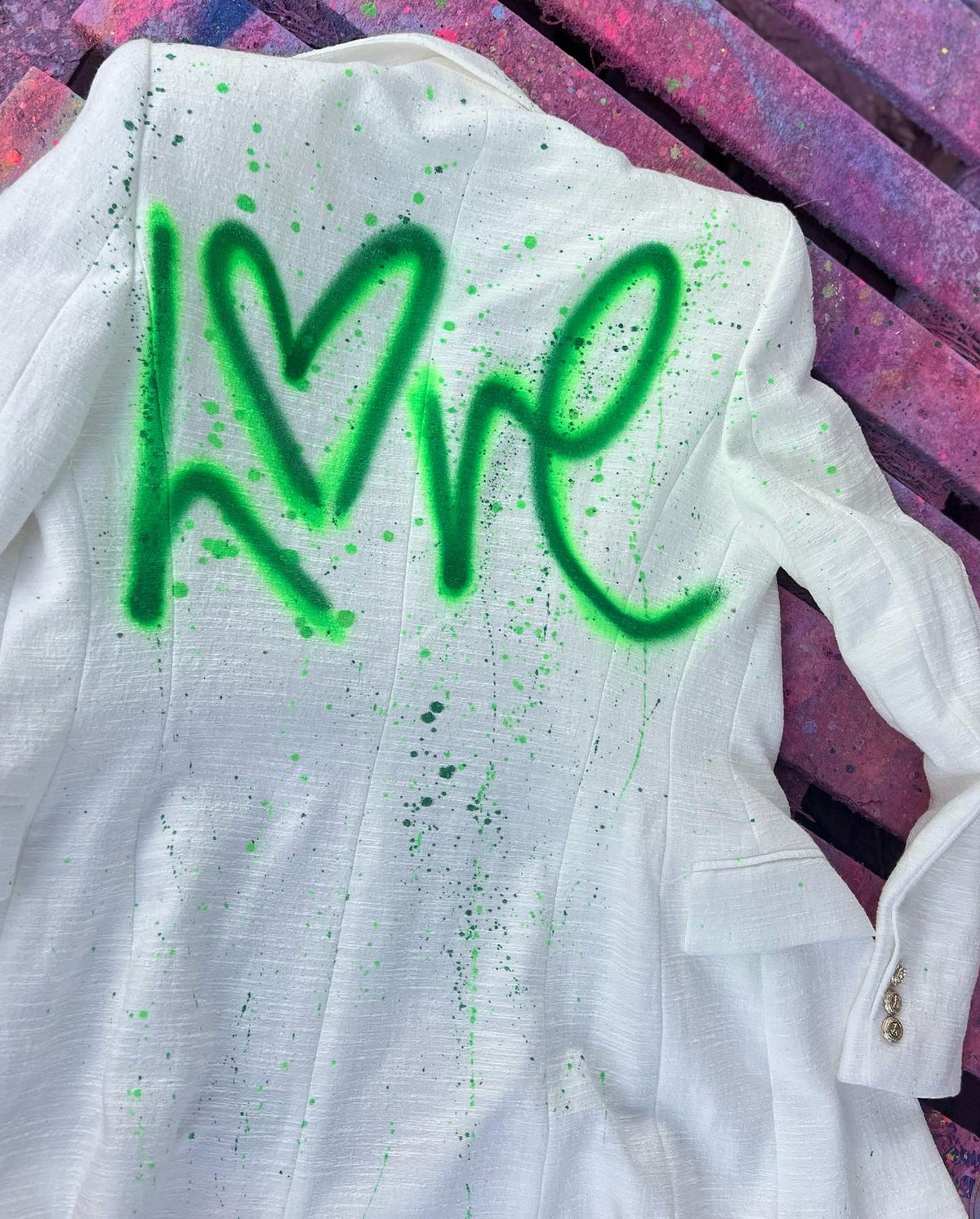 L 💚 V E