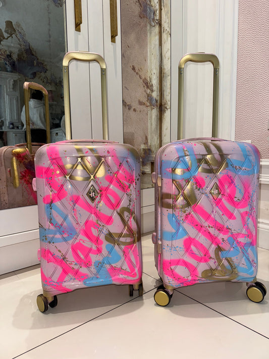 Large suitcase 🩷🩵