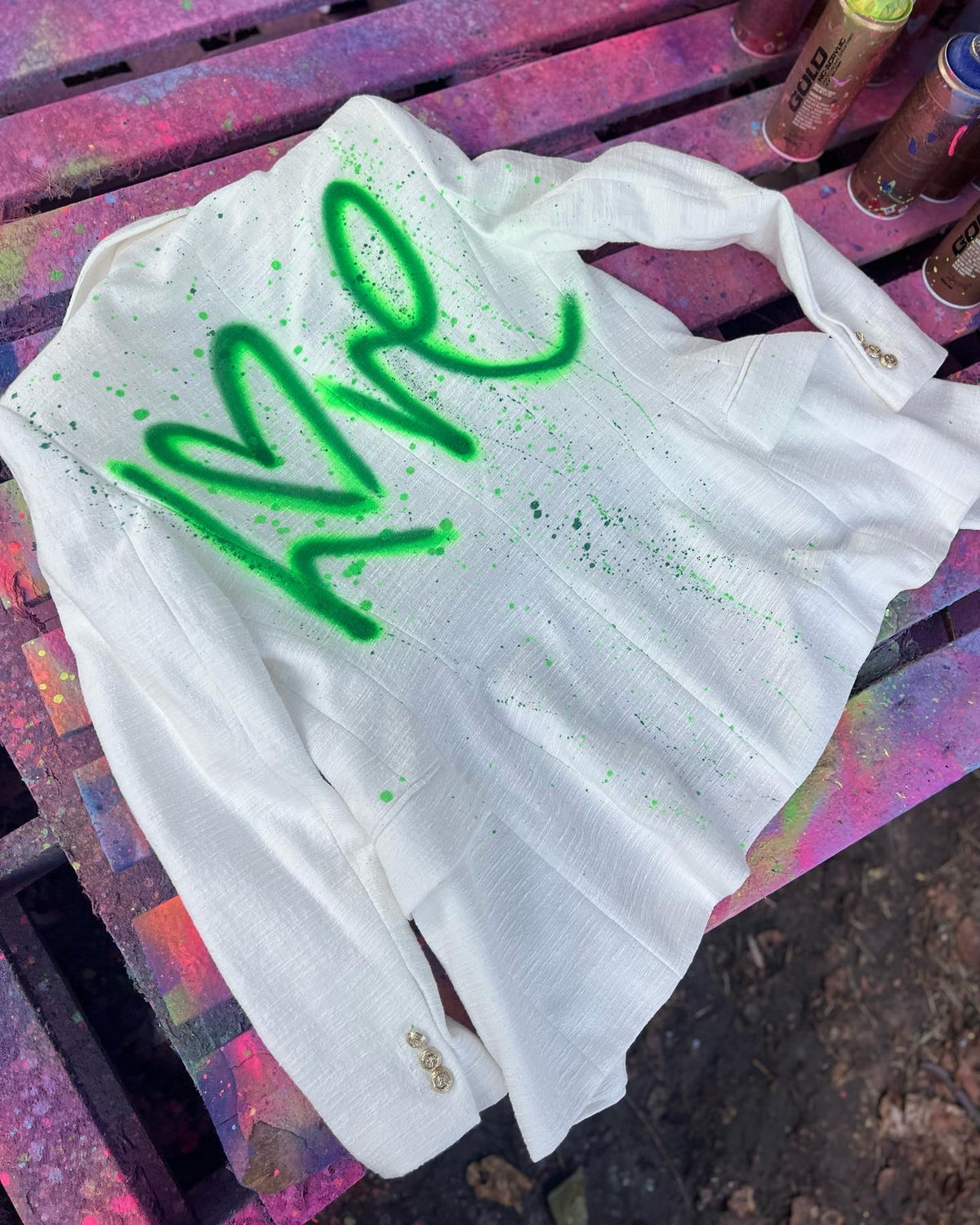 L 💚 V E