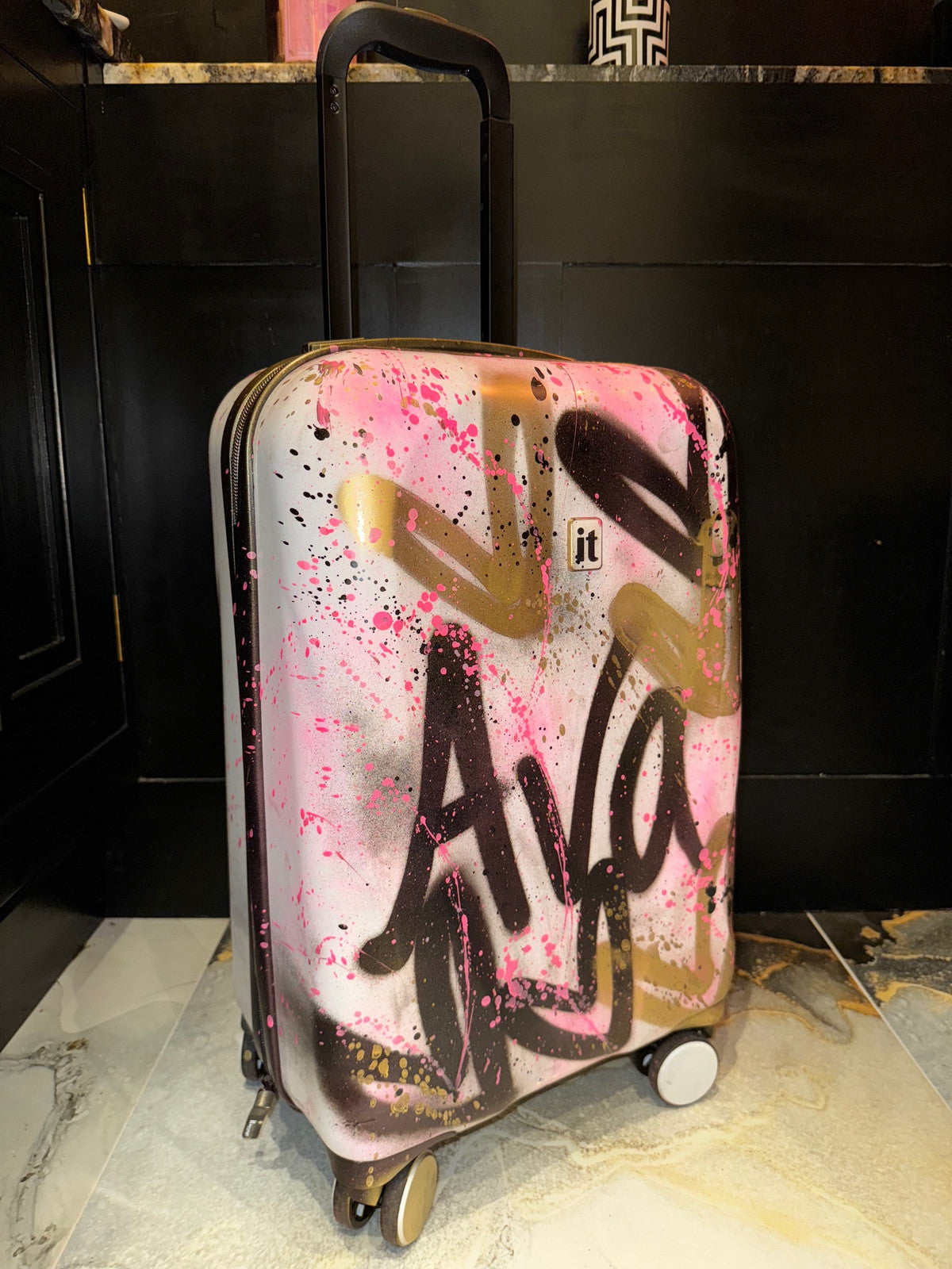 Large Black & white spray painted suitcase 🖤