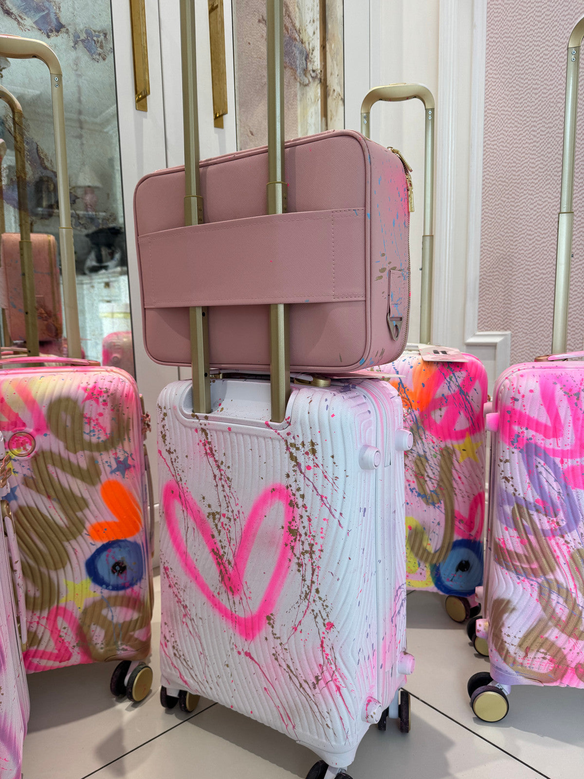Large grafiti vanity Make Up boxes 🩷