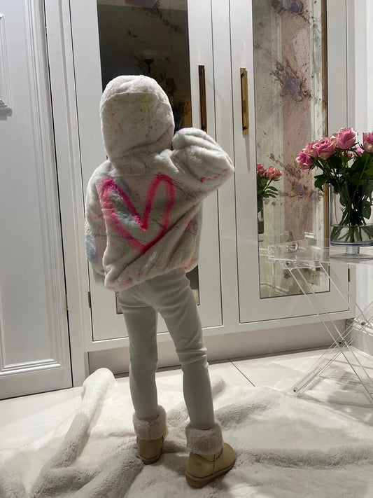 Children’s white candy fur coats 🩷