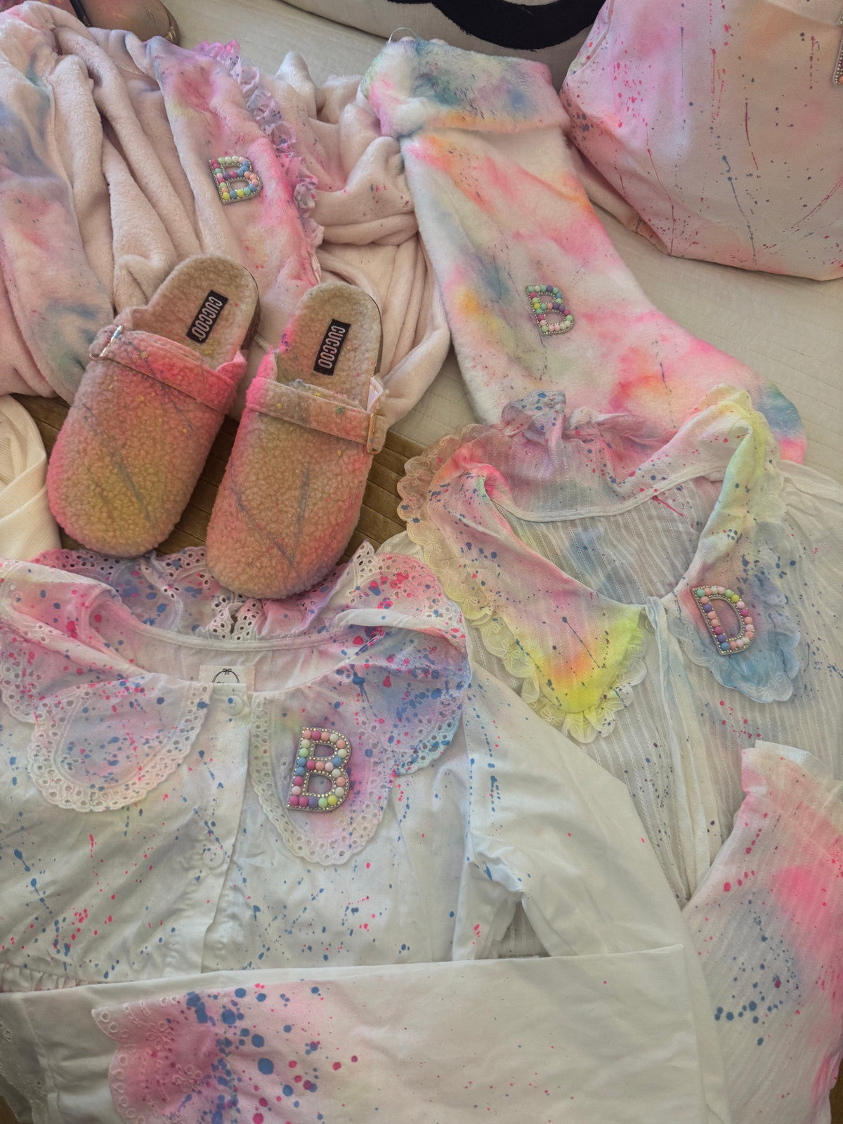 Women’s spray painted  slippers 💗