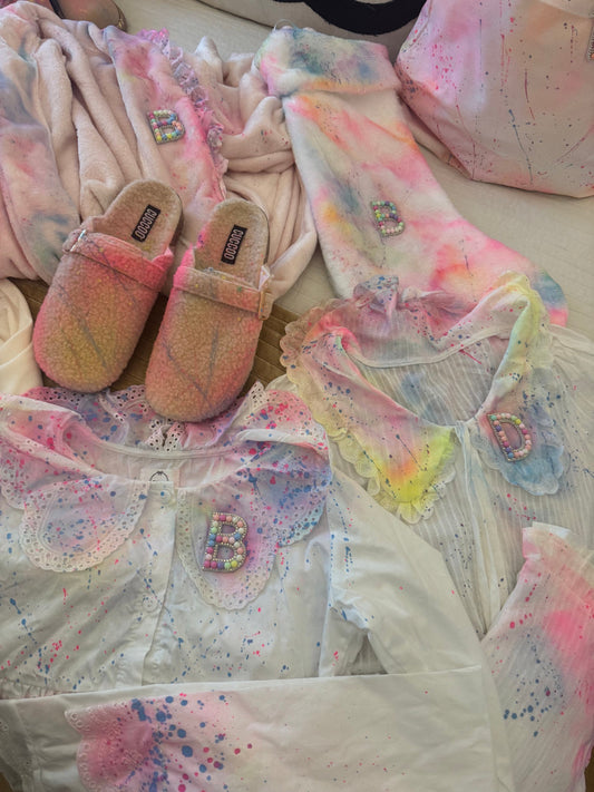 Women’s spray painted  slippers 💗