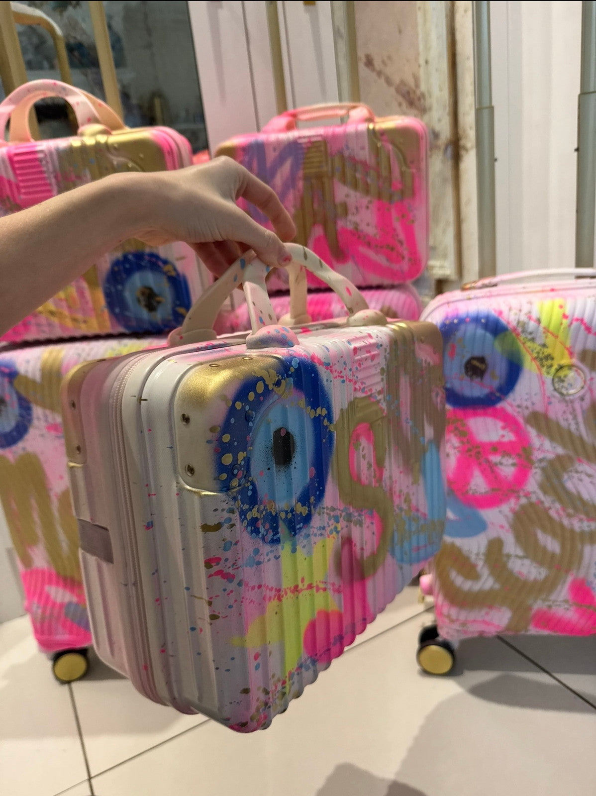 Grafiti Hand luggage & vanity case 💗