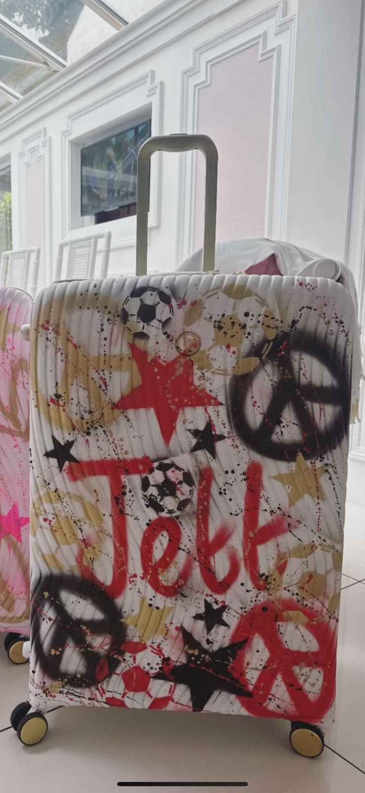 Boys spray painted suitcase ♥️ ( large size )