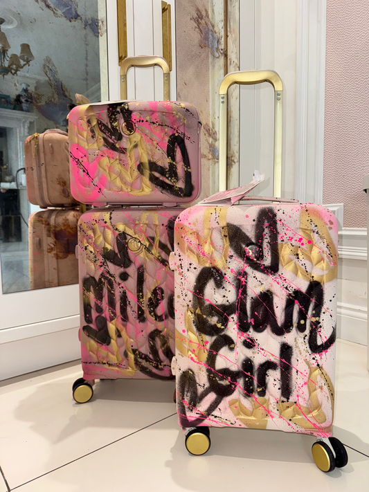 Black & Gold suitcase 🖤✨